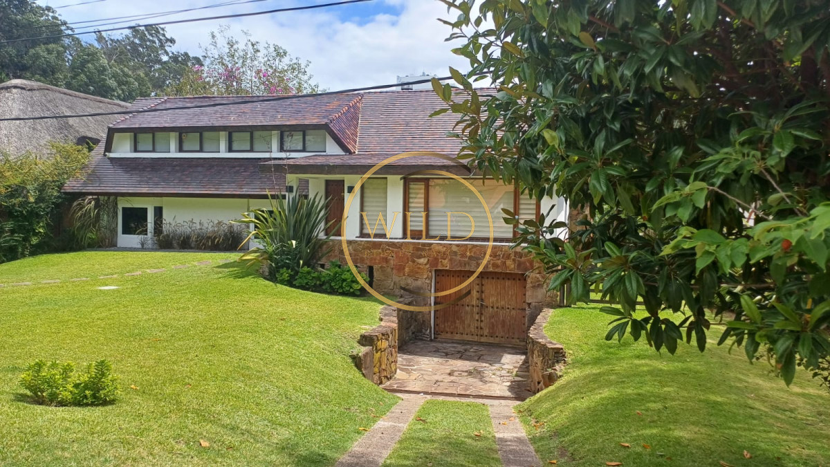 Casa ID.2578 - Vende gran casa para vivir todo el año, de 3 dormitorios en Punta del Este 