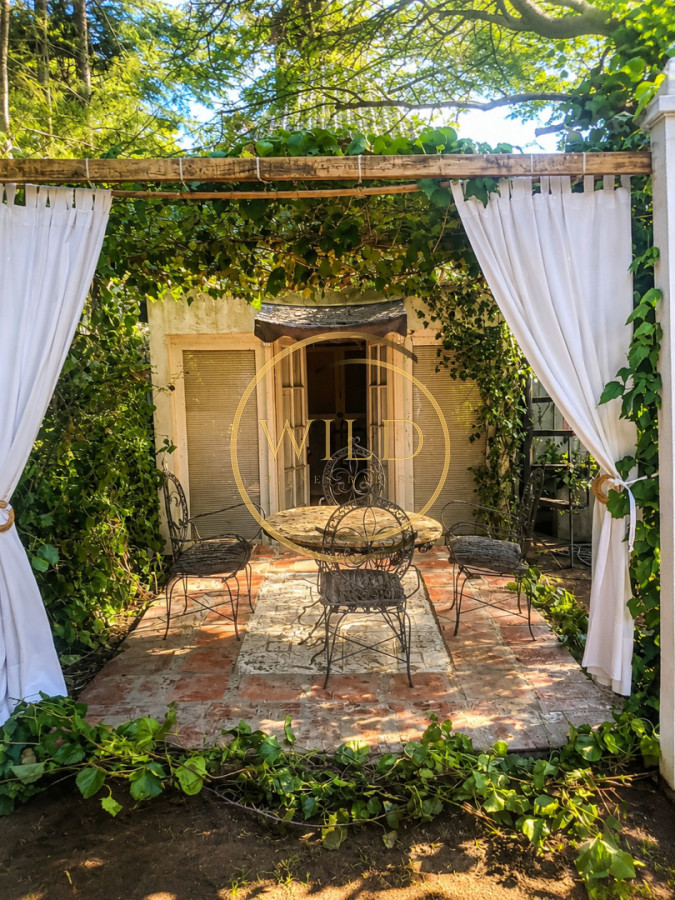 Casa ID.2291 - Chalet de 4 dormitorios, piscina y parrillero en alquiler. Zona tranquila. Punta del Este.
