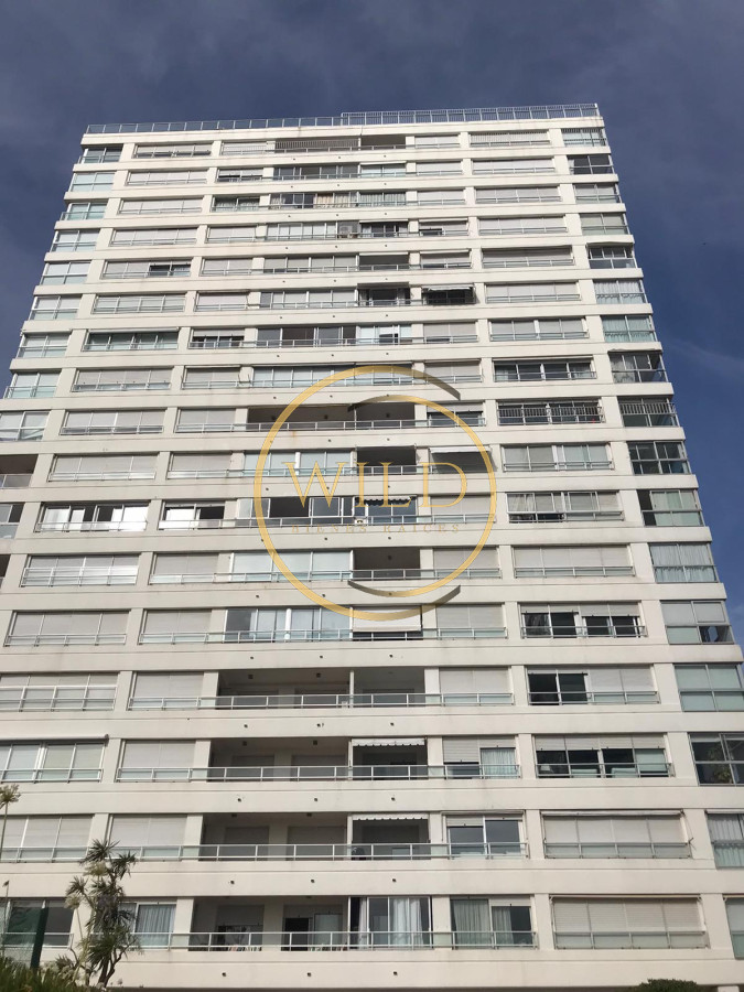 Apartamento ID.2340 - Vende apartamento de 3 dormitorios en Mansa, Punta del Este.