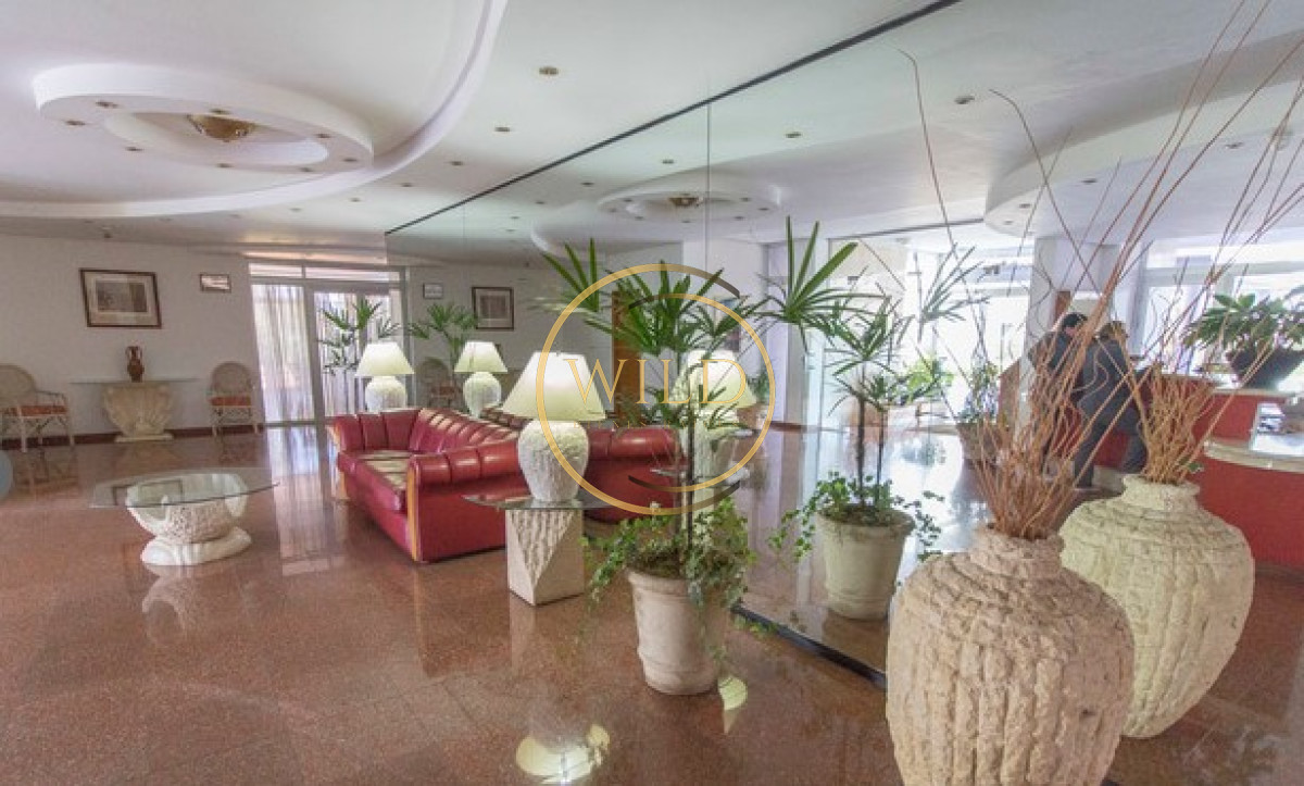 Apartamento ID.2079 - Oportunidad. Vende apartamento de 2 dormitorios con amplia planta en Punta del Este