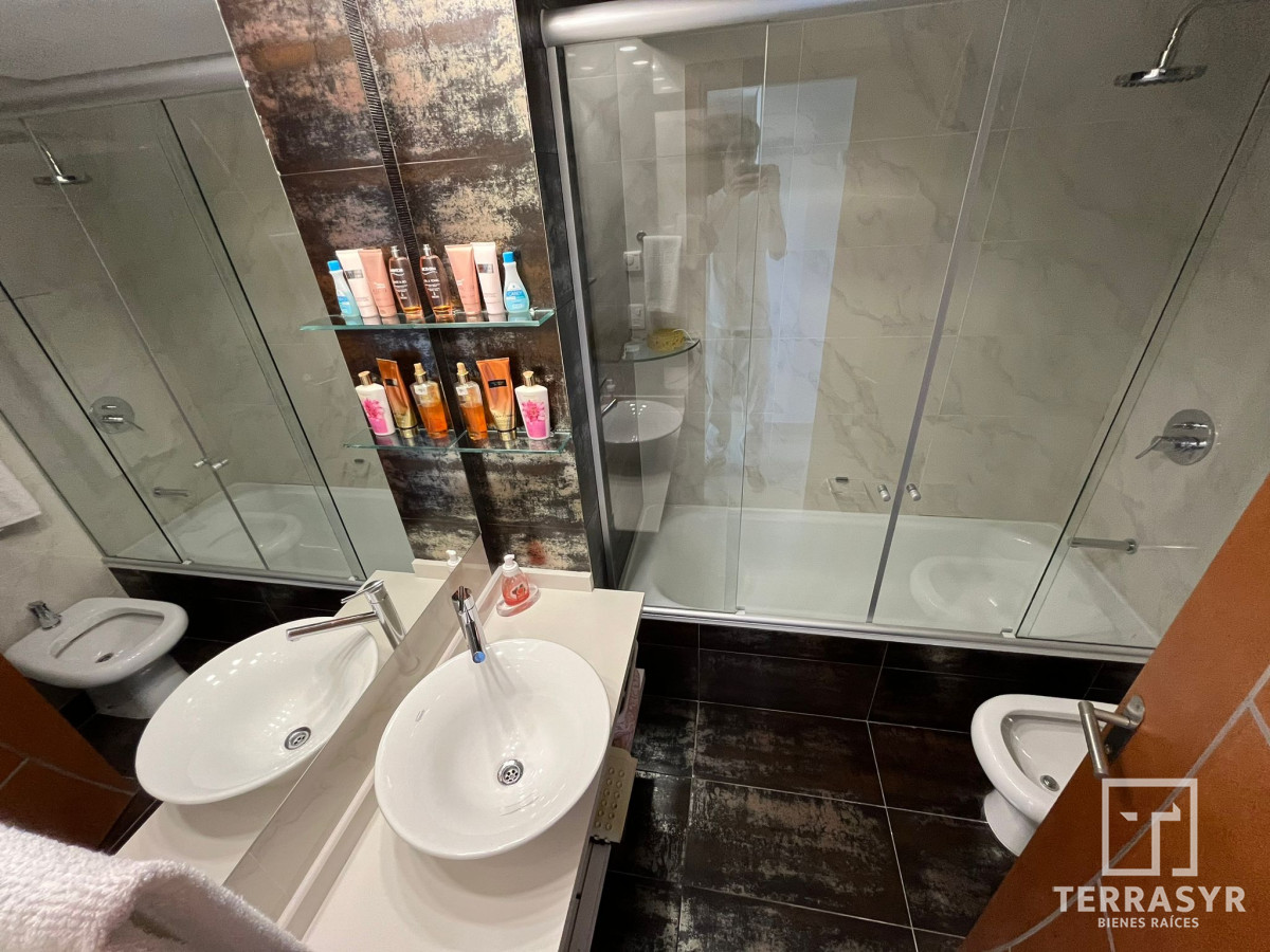 Apartamento ID.594 - Apartamento en venta de  2 dormitorios en Punta Del Este - Miami Boulevard