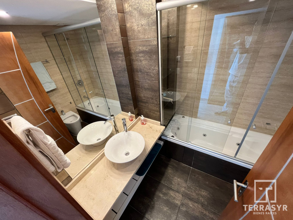 Apartamento ID.594 - Apartamento en venta de  2 dormitorios en Punta Del Este - Miami Boulevard