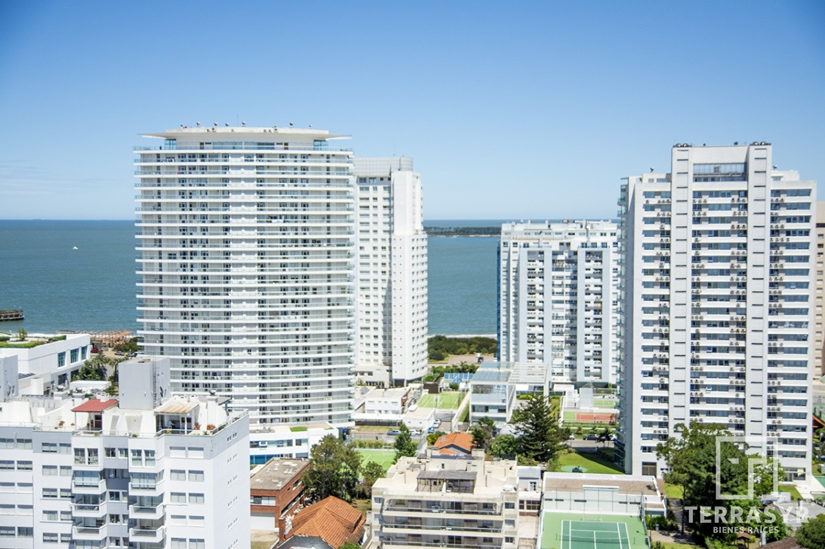 Apartamento ID.593 - Departamento de 2 suites en venta en Alexander Boulevard, Playa Mansa