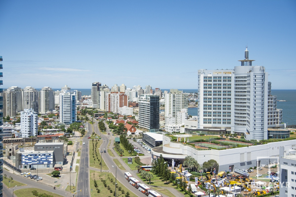 Apartamento ID.593 - Departamento de 2 suites en venta en Alexander Boulevard, Playa Mansa