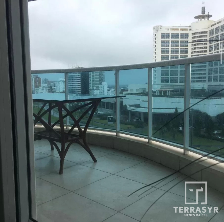 Apartamento ID.596 - Departamento de 2 dormitorios con parrillero en venta en Casino Tower