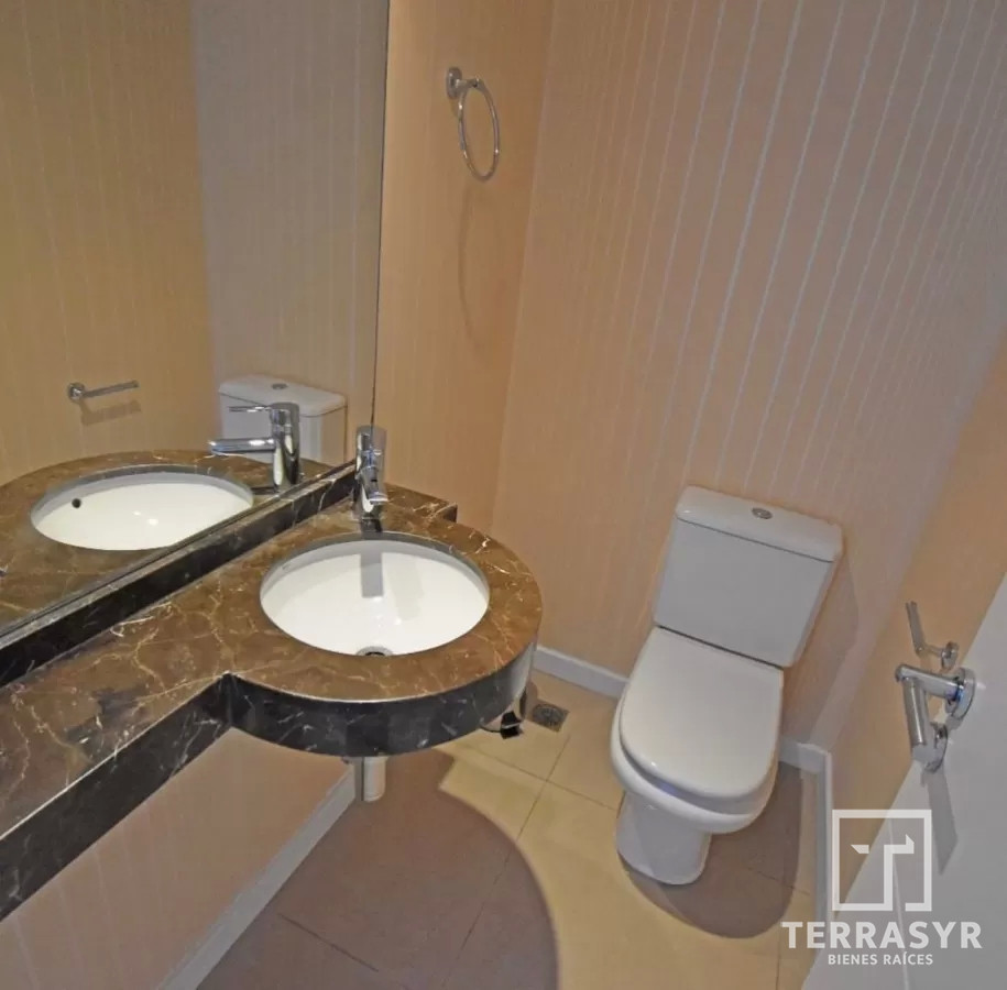 Apartamento ID.596 - Departamento de 2 dormitorios con parrillero en venta en Casino Tower