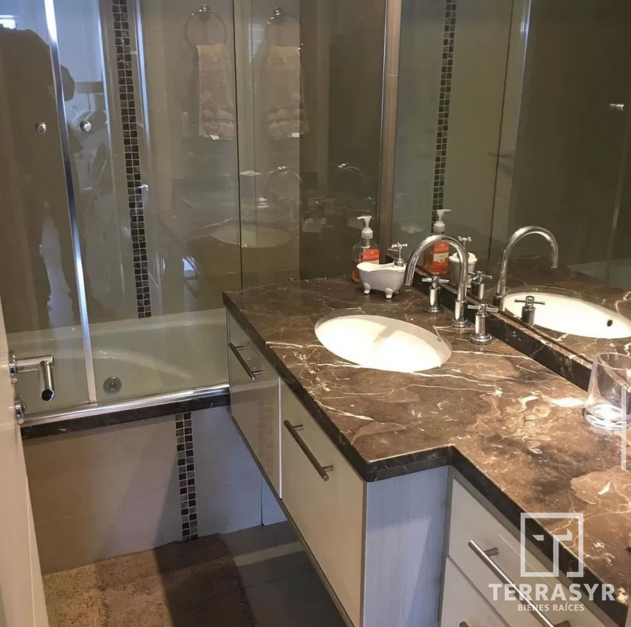 Apartamento ID.596 - Departamento de 2 dormitorios con parrillero en venta en Casino Tower
