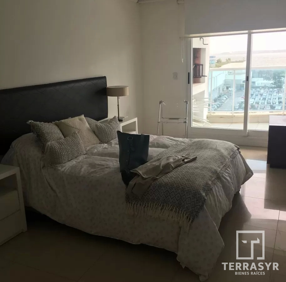 Apartamento ID.596 - Departamento de 2 dormitorios con parrillero en venta en Casino Tower