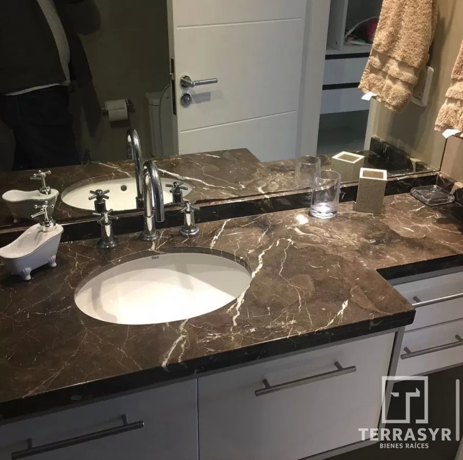Apartamento ID.596 - Departamento de 2 dormitorios con parrillero en venta en Casino Tower