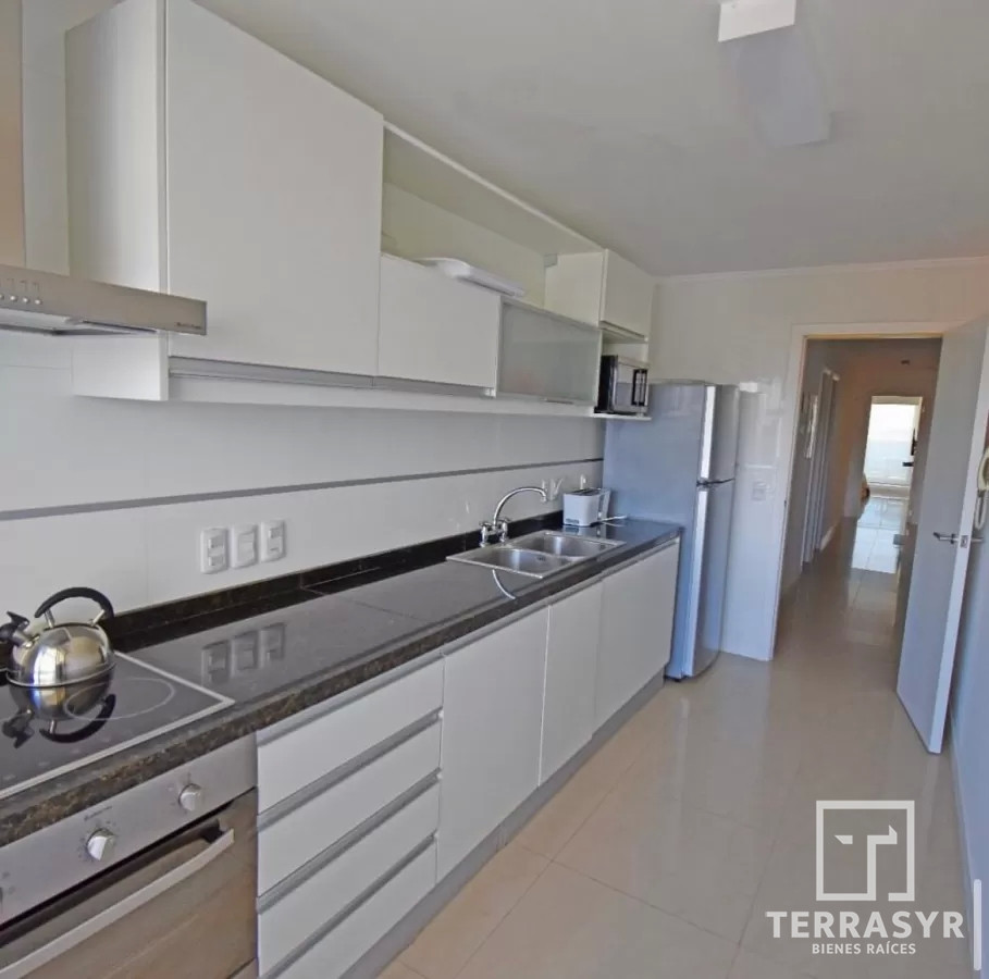 Apartamento ID.596 - Departamento de 2 dormitorios con parrillero en venta en Casino Tower