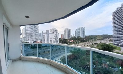 Vende apartamento de 2 dormitorios en Punta del Este