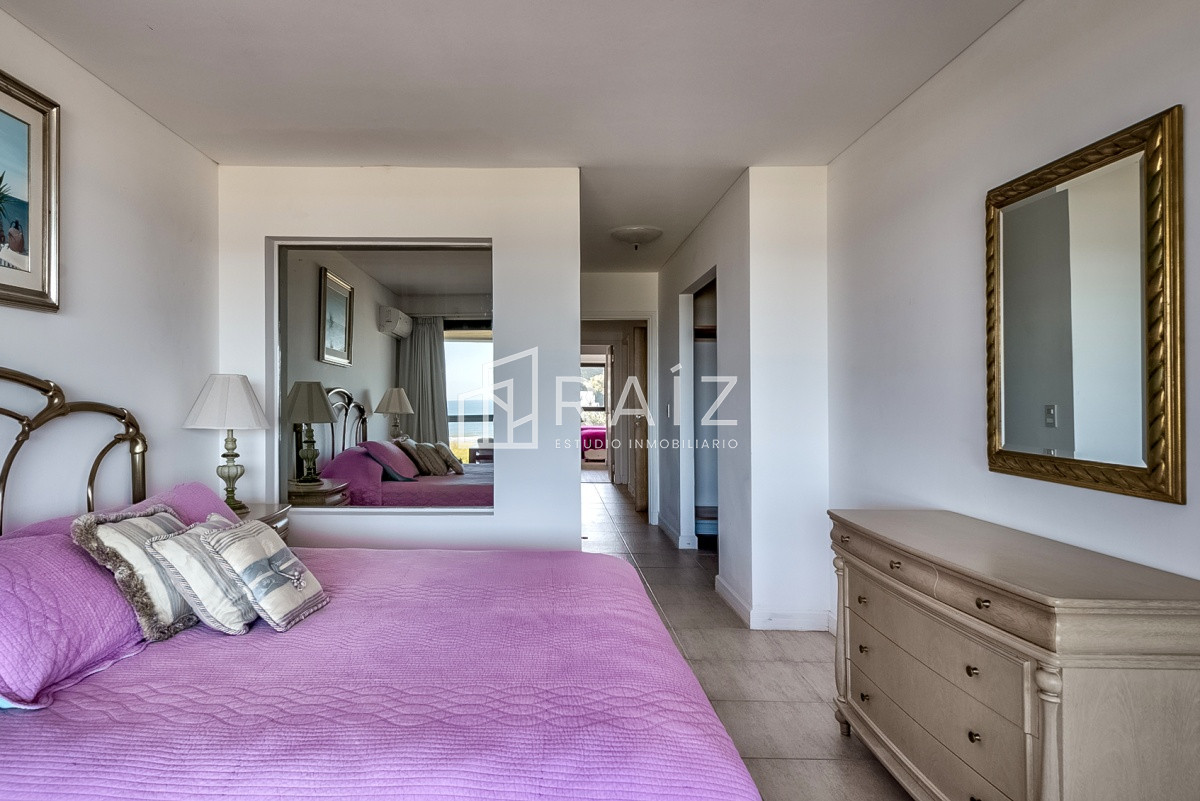 Apartamento ID.11795 - VENTA APARTAMENTO PENTHOUSE 2 DORMITORIOS Y DEPENDENCIA PLAYA BRAVA