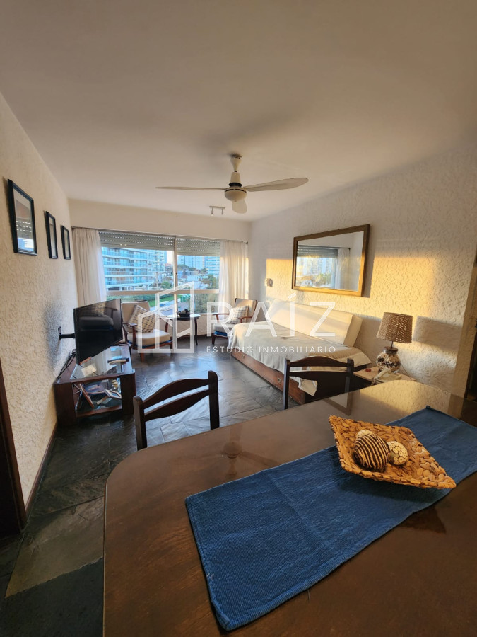 Apartamento ID.9916 - Departamento de 1 dormitorio en venta en complejo frente al mar , Playa Brava , Punta del este 