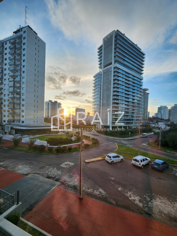 Apartamento ID.9916 - Departamento de 1 dormitorio en venta en complejo frente al mar , Playa Brava , Punta del este 