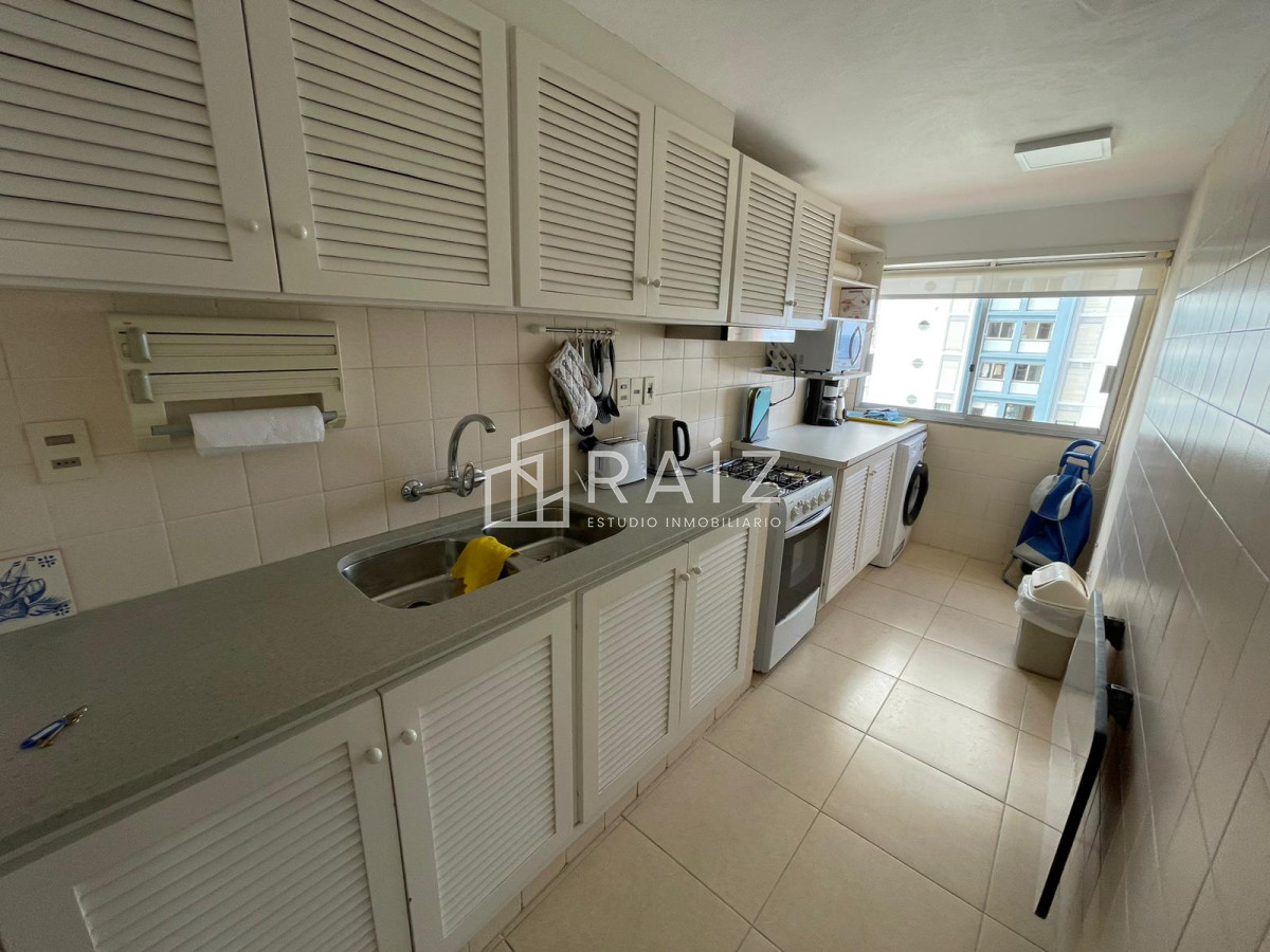 Apartamento ID.11728 - Apartamento de 2 dormitorios con vista al mar en venta en Peninsula.