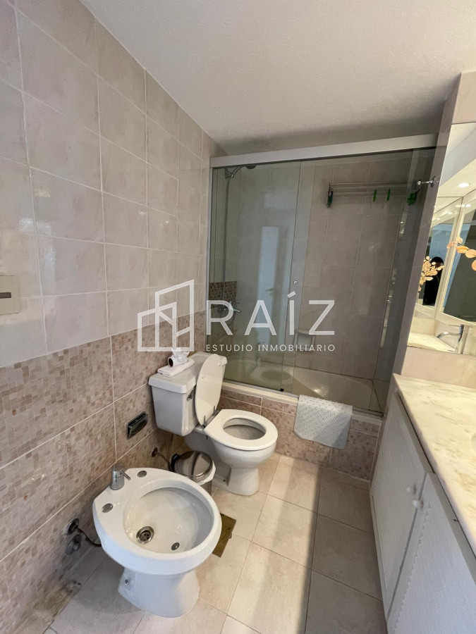 Apartamento ID.11728 - Apartamento de 2 dormitorios con vista al mar en venta en Peninsula.