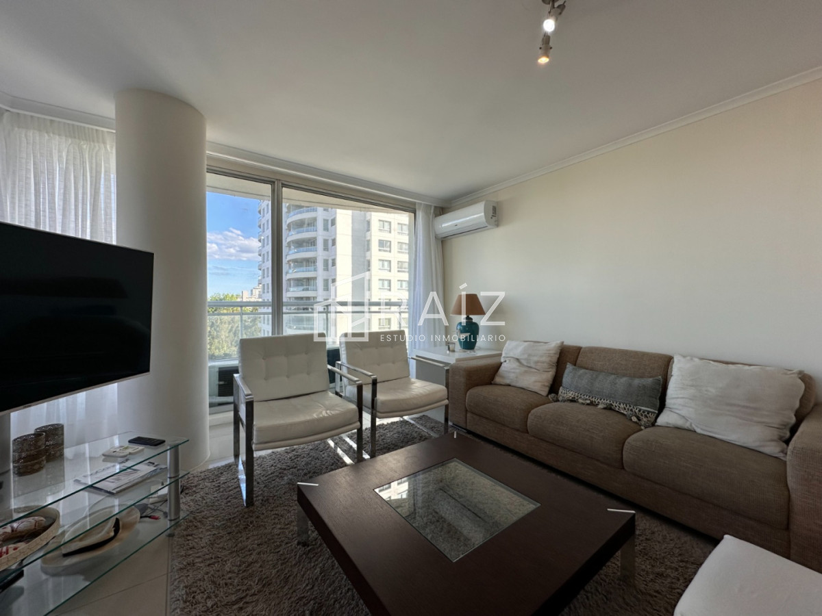 Apartamento ID.11739 - Hermoso apartamento en venta de 3 dormitorios y dependencia en Punta del Este.