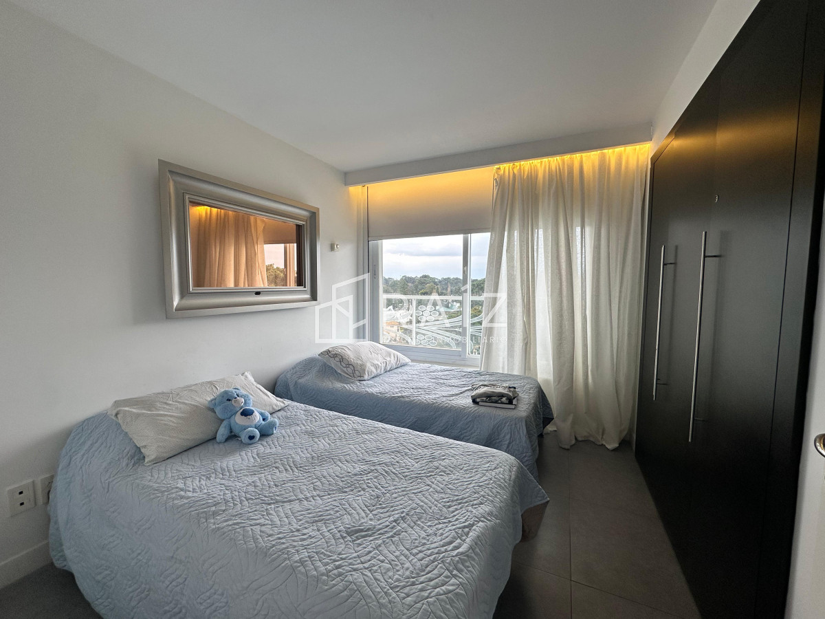 Apartamento ID.11226 - Vende apartamento de 2 dormitorios en Roosevelt Punta del Este.