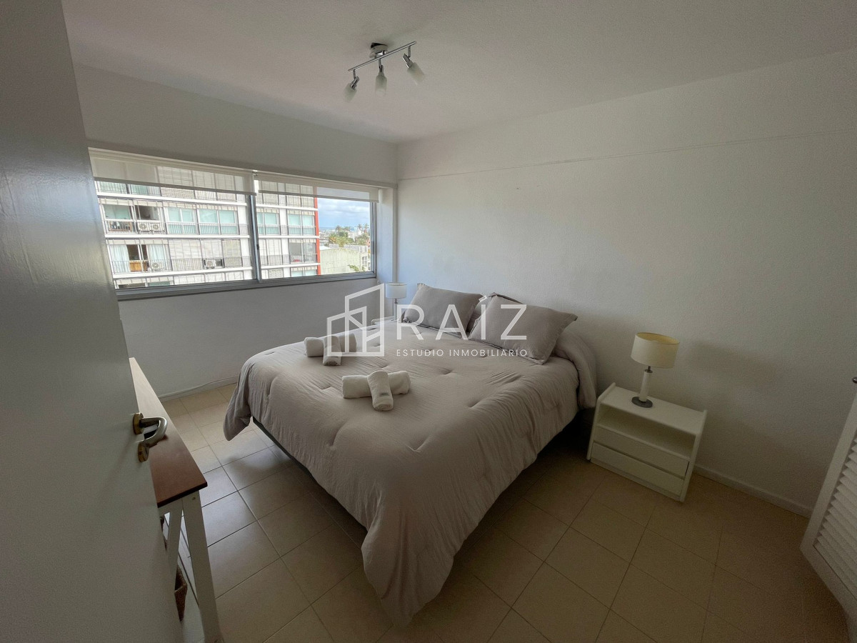 Apartamento ID.11728 - Apartamento de 2 dormitorios con vista al mar en venta en Peninsula.