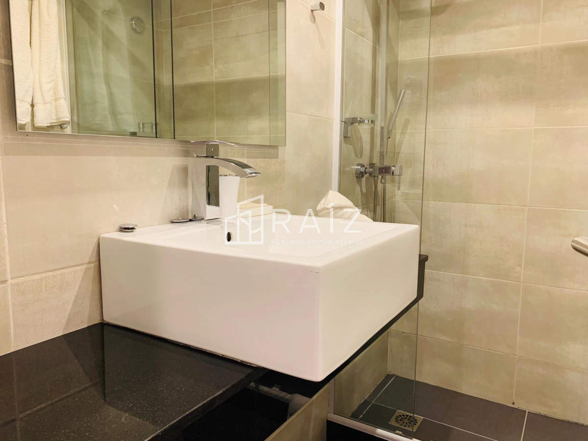 Apartamento ID.11206 - Venta Apartamento de 2 dormitorios en Península, Punta del Este