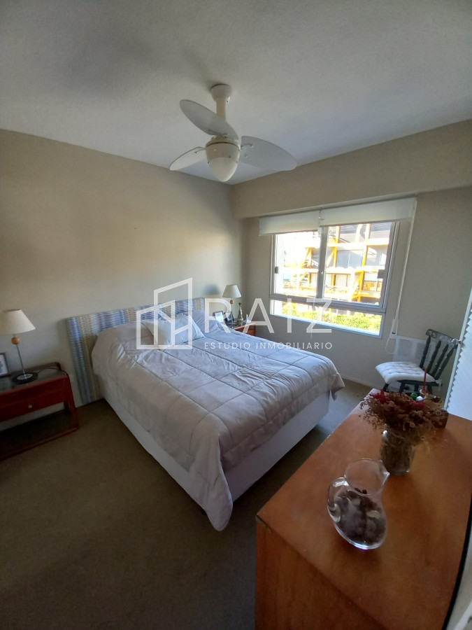 Apartamento ID.11207 - Apartamento en venta de 2 dormitorios a pasos del mar ,Península ,  Punta del este 