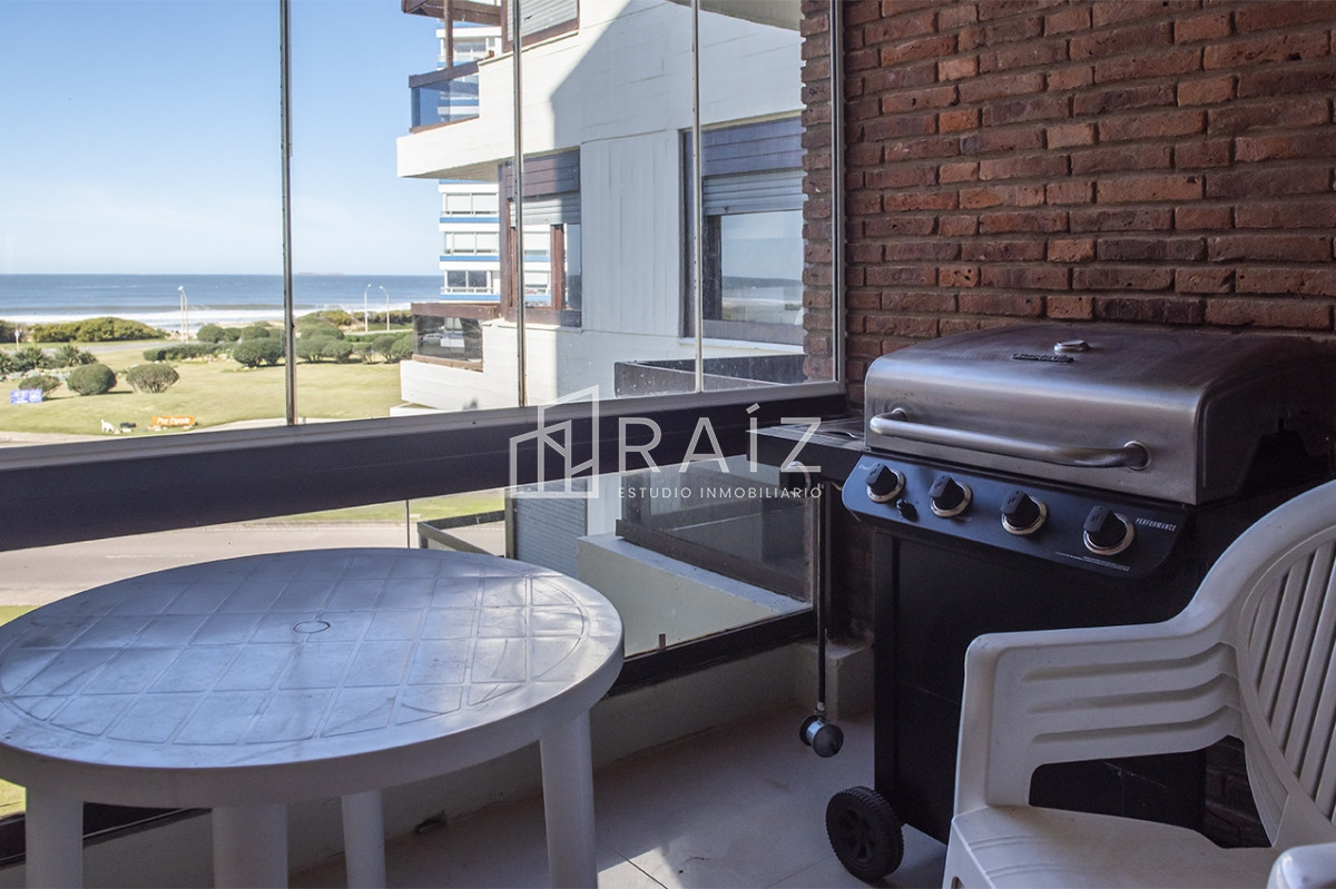 Apartamento ID.11208 - Apartamento en Venta de 2 dormitorios en Edificio Panorama , Punta del este 