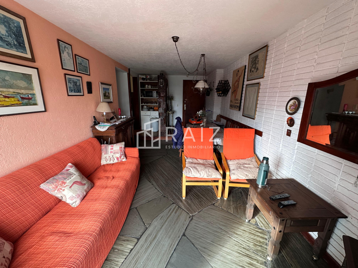 Apartamento ID.10968 - Departamento de 2 dormitorios con 2 baños en venta