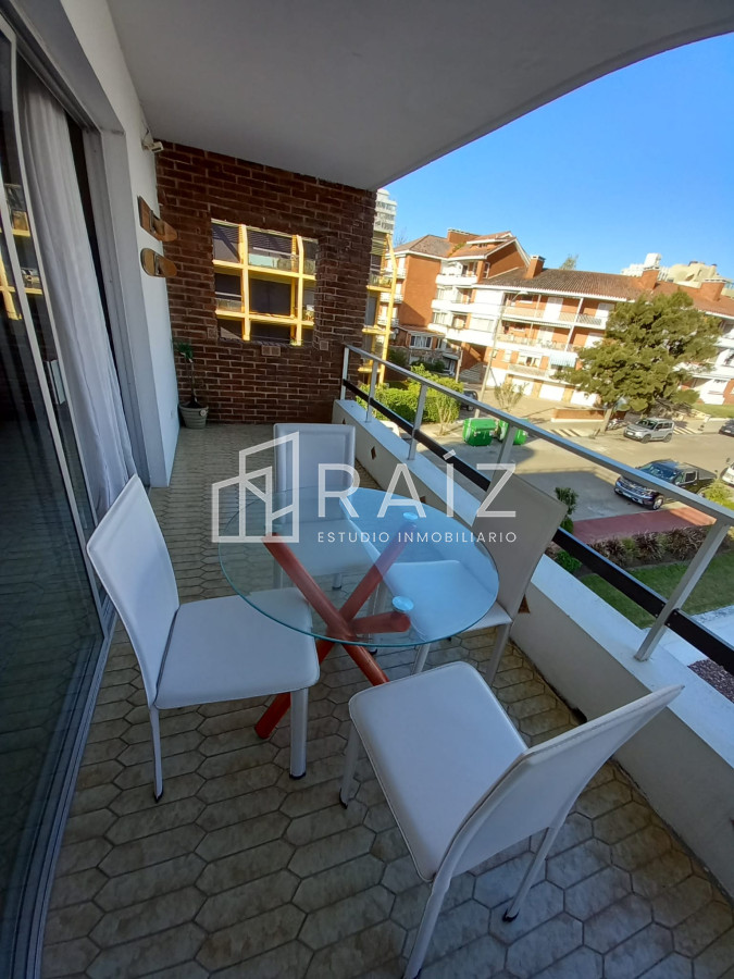 Apartamento ID.11207 - Apartamento en venta de 2 dormitorios a pasos del mar ,Península ,  Punta del este 