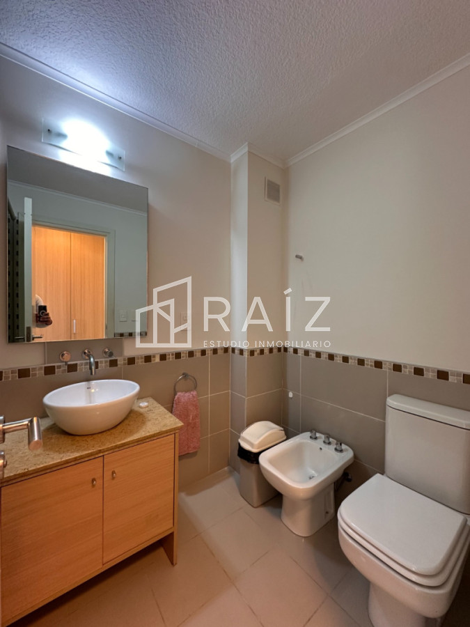 Apartamento ID.11739 - Hermoso apartamento en venta de 3 dormitorios y dependencia en Punta del Este.