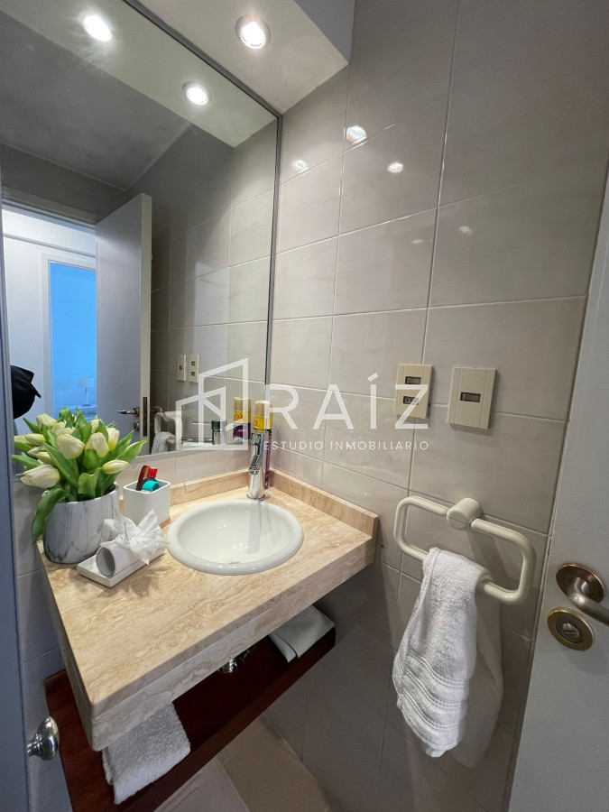 Apartamento ID.11728 - Apartamento de 2 dormitorios con vista al mar en venta en Peninsula.