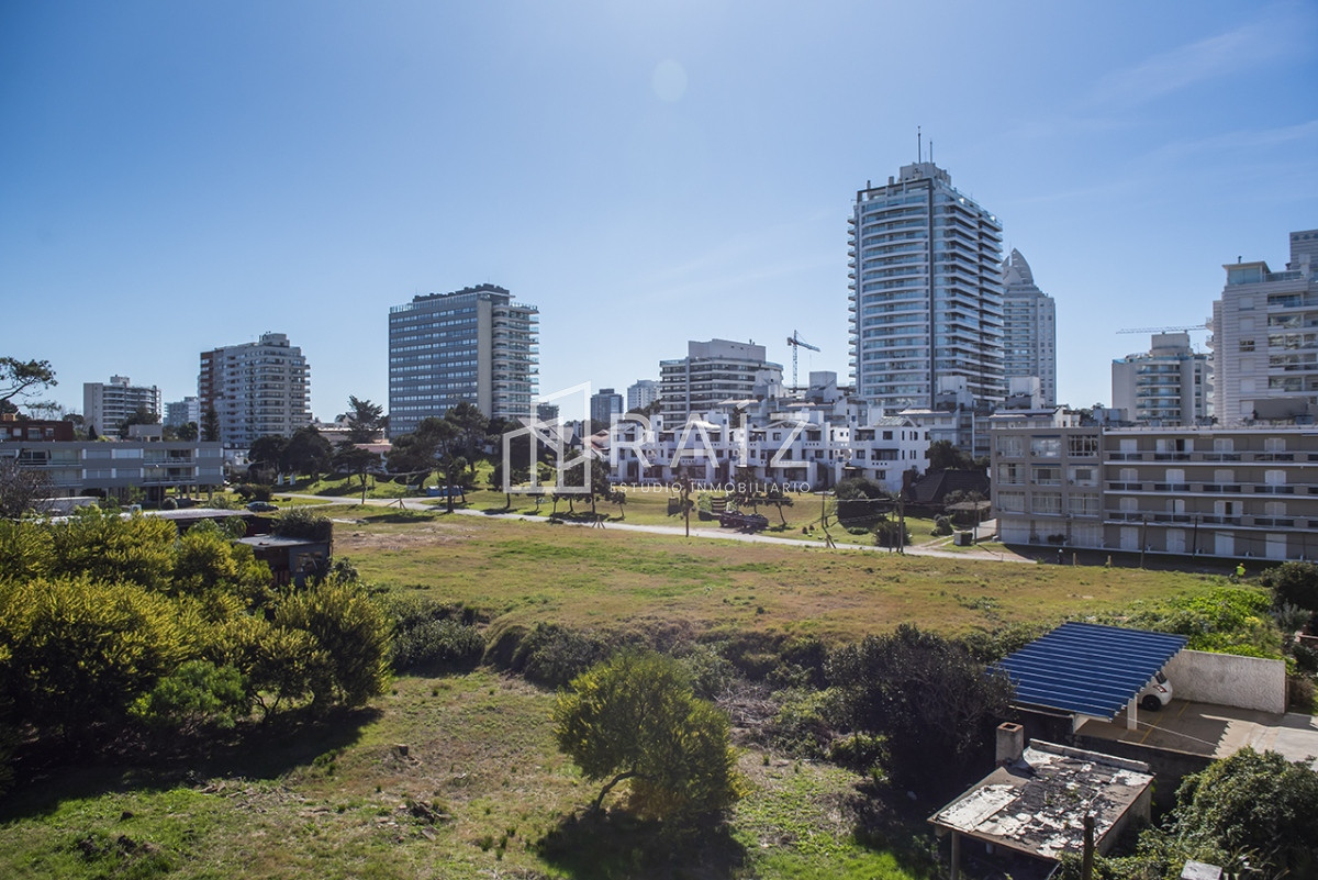 Apartamento ID.11208 - Apartamento en Venta de 2 dormitorios en Edificio Panorama , Punta del este 