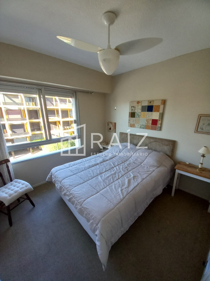 Apartamento ID.11207 - Apartamento en venta de 2 dormitorios a pasos del mar ,Península ,  Punta del este 