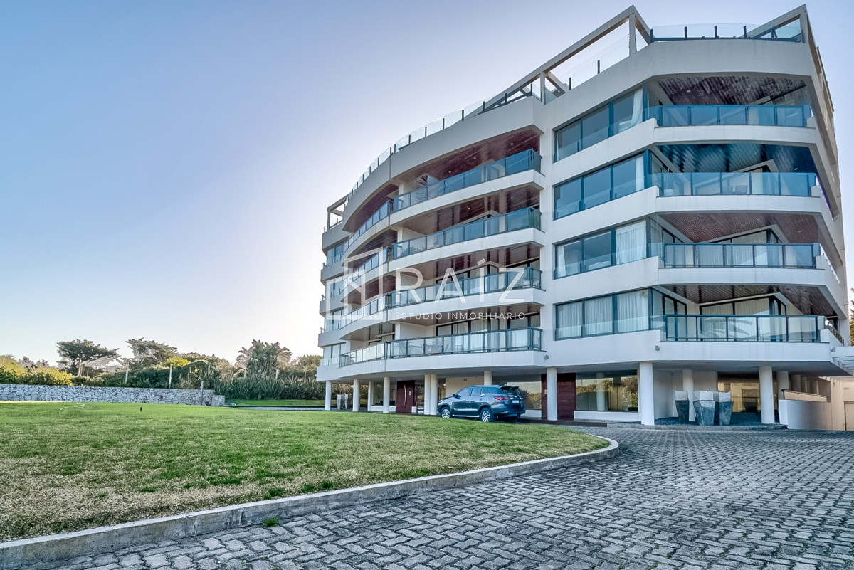 Apartamento ID.11795 - VENTA APARTAMENTO PENTHOUSE 2 DORMITORIOS Y DEPENDENCIA PLAYA BRAVA