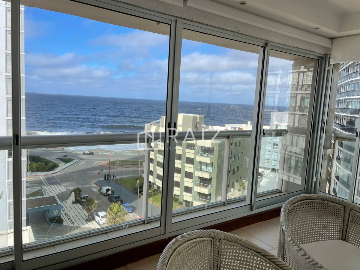 Apartamento ID.11728 - Apartamento de 2 dormitorios con vista al mar en venta en Peninsula.