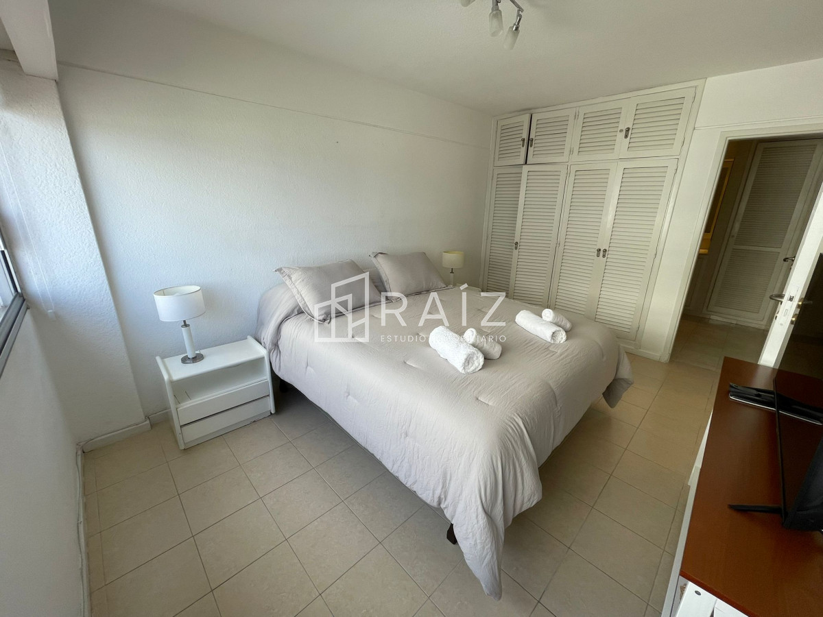 Apartamento ID.11728 - Apartamento de 2 dormitorios con vista al mar en venta en Peninsula.