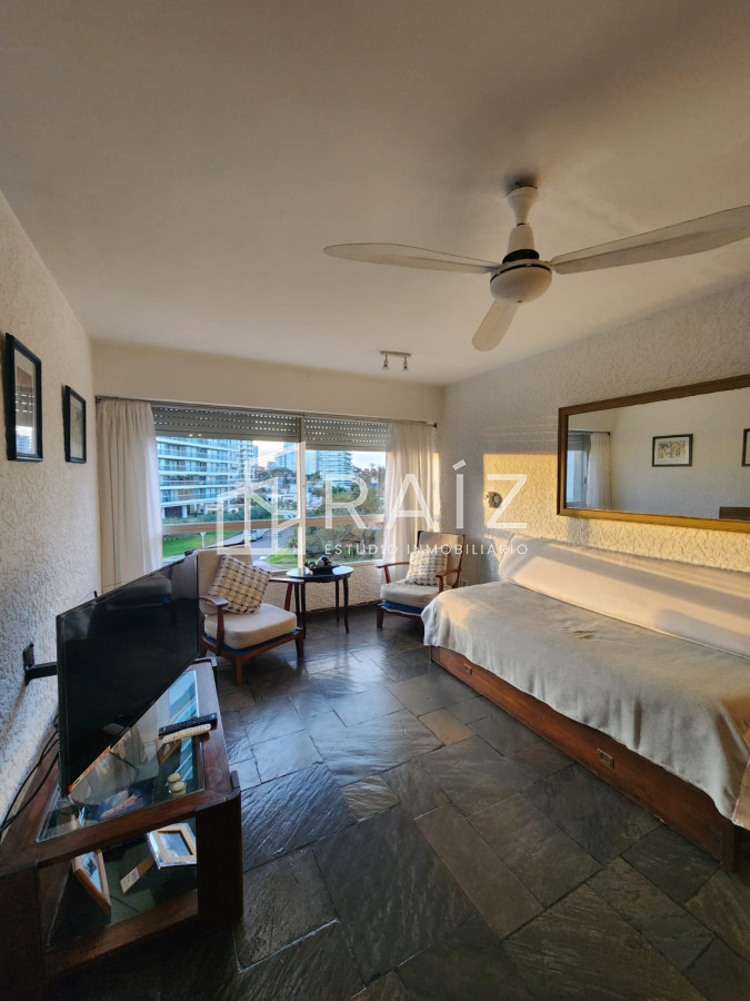 Apartamento ID.9916 - Departamento de 1 dormitorio en venta en complejo frente al mar , Playa Brava , Punta del este 