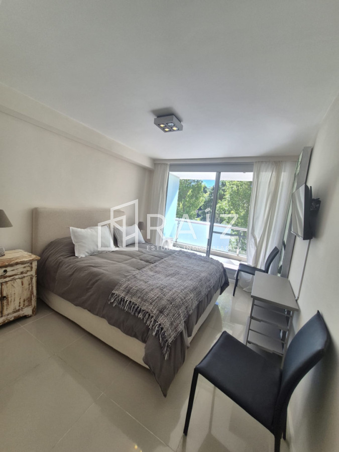 Apartamento ID.12024 - Apartamento en Venta de 2 dormitorios en Punta del Este Roosevelt