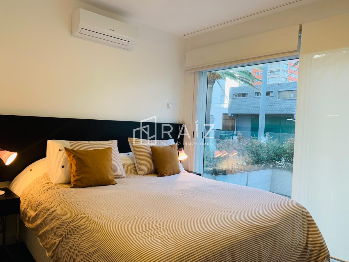 Apartamento ID.11206 - Venta Apartamento de 2 dormitorios en Península, Punta del Este