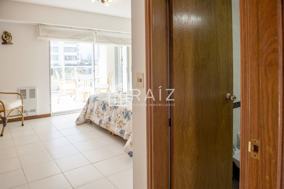 Apartamento ID.10580 - Vende departamento de 3 dormitorios en Ocean Tower, Punta del Este 