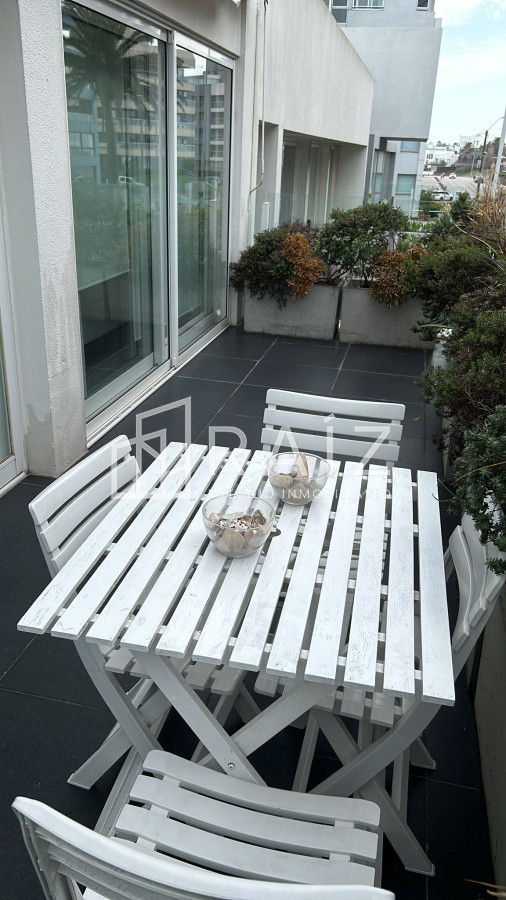 Apartamento ID.11206 - Venta Apartamento de 2 dormitorios en Península, Punta del Este