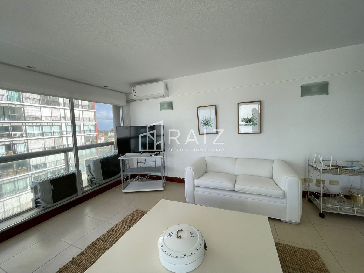 Apartamento ID.11728 - Apartamento de 2 dormitorios con vista al mar en venta en Peninsula.