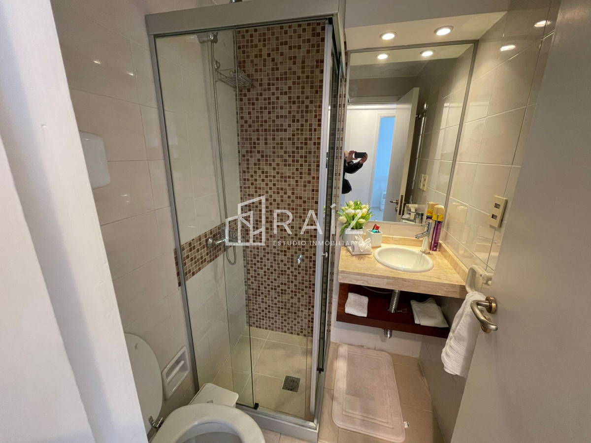 Apartamento ID.11728 - Apartamento de 2 dormitorios con vista al mar en venta en Peninsula.