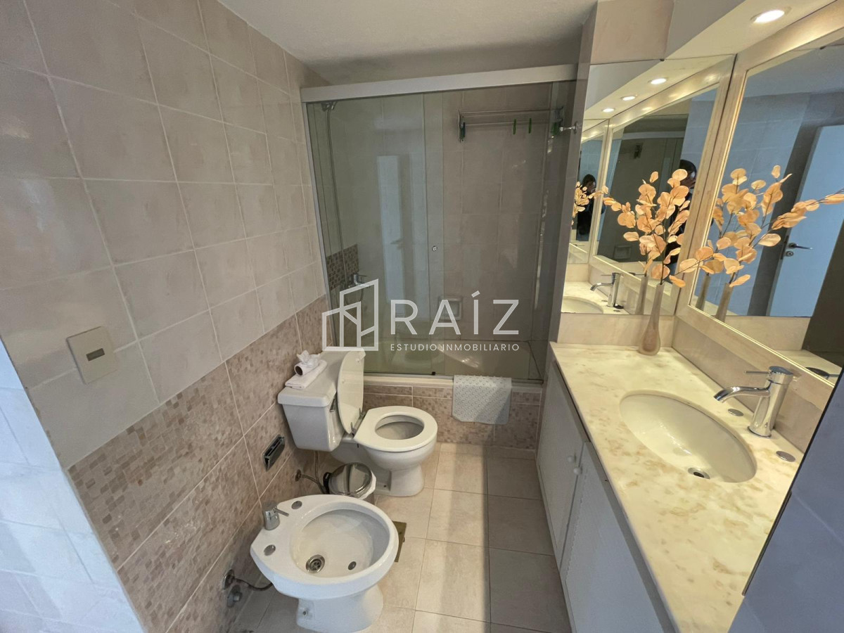 Apartamento ID.11728 - Apartamento de 2 dormitorios con vista al mar en venta en Peninsula.