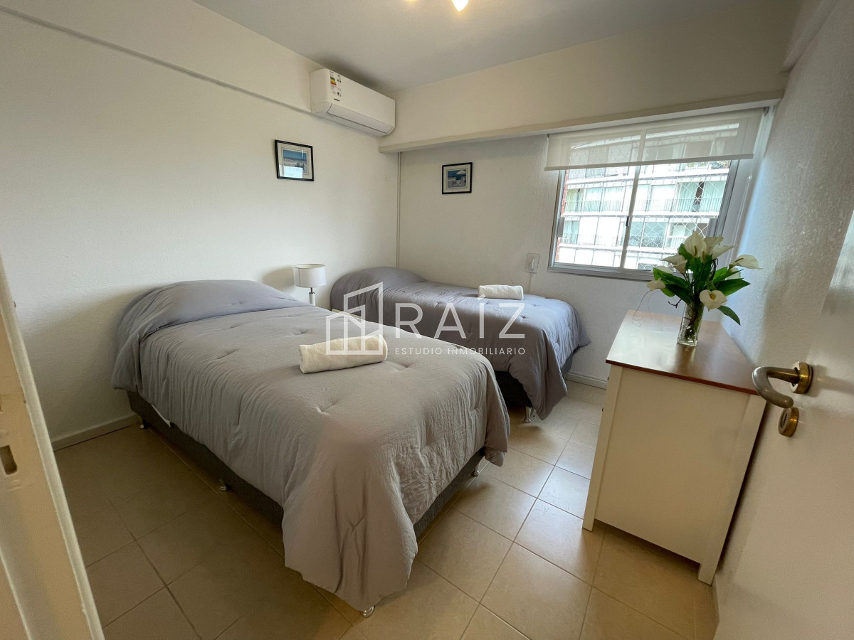 Apartamento ID.11728 - Apartamento de 2 dormitorios con vista al mar en venta en Peninsula.