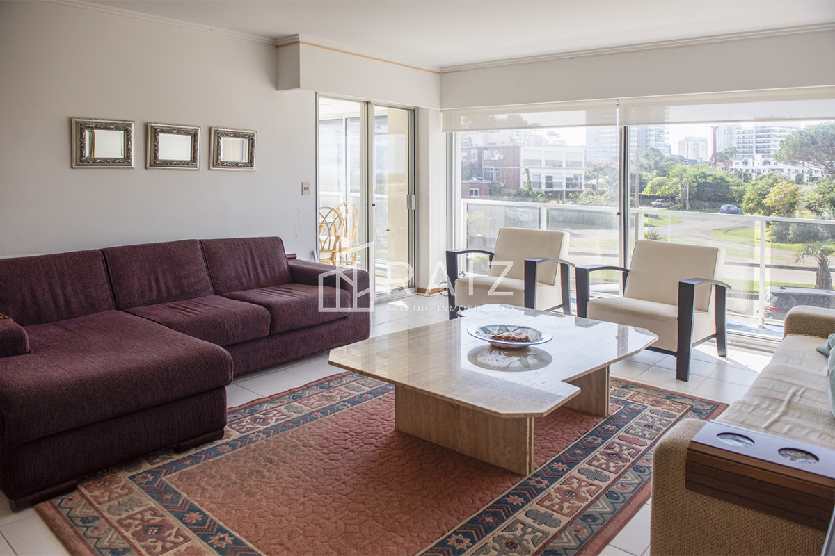 Apartamento ID.10580 - Vende departamento de 3 dormitorios en Ocean Tower, Punta del Este 