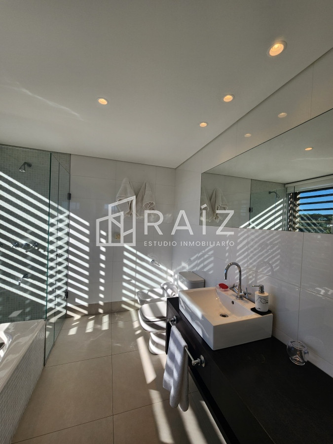 Apartamento ID.12093 - VENTA APARTAMENTO PENTHOUSE 2 DORMITORIOS PLAYA BRAVA