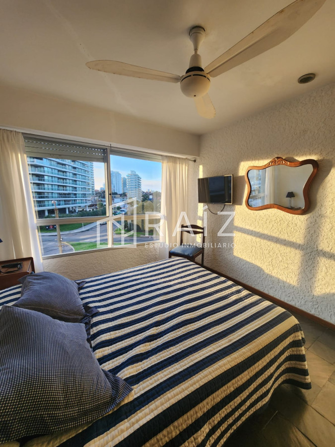 Apartamento ID.9916 - Departamento de 1 dormitorio en venta en complejo frente al mar , Playa Brava , Punta del este 