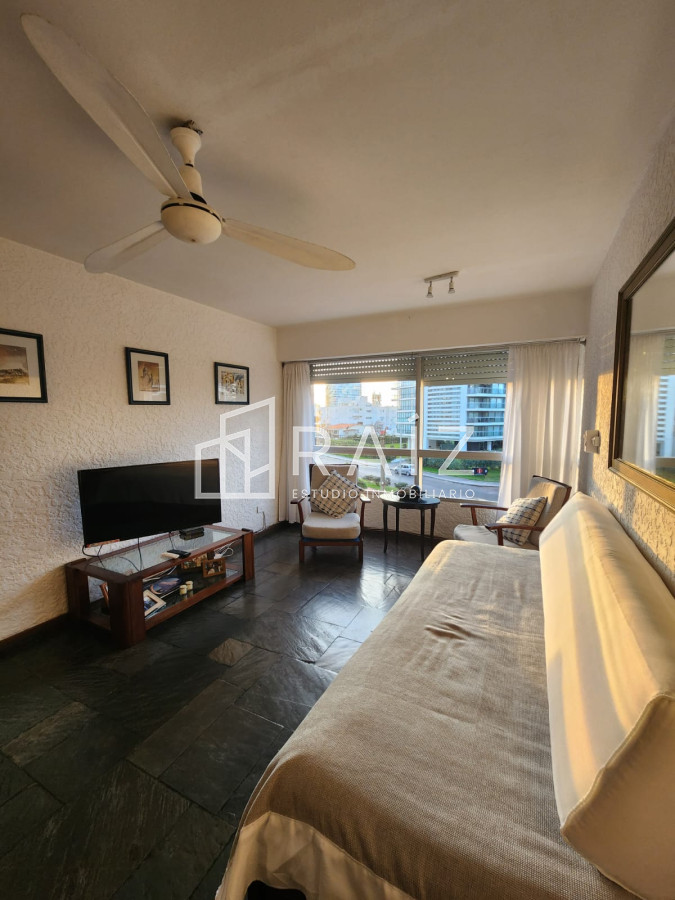 Apartamento ID.9916 - Departamento de 1 dormitorio en venta en complejo frente al mar , Playa Brava , Punta del este 