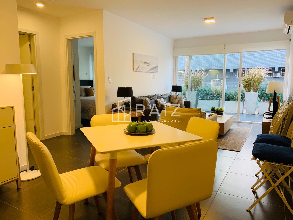 Apartamento ID.11206 - Venta Apartamento de 2 dormitorios en Península, Punta del Este