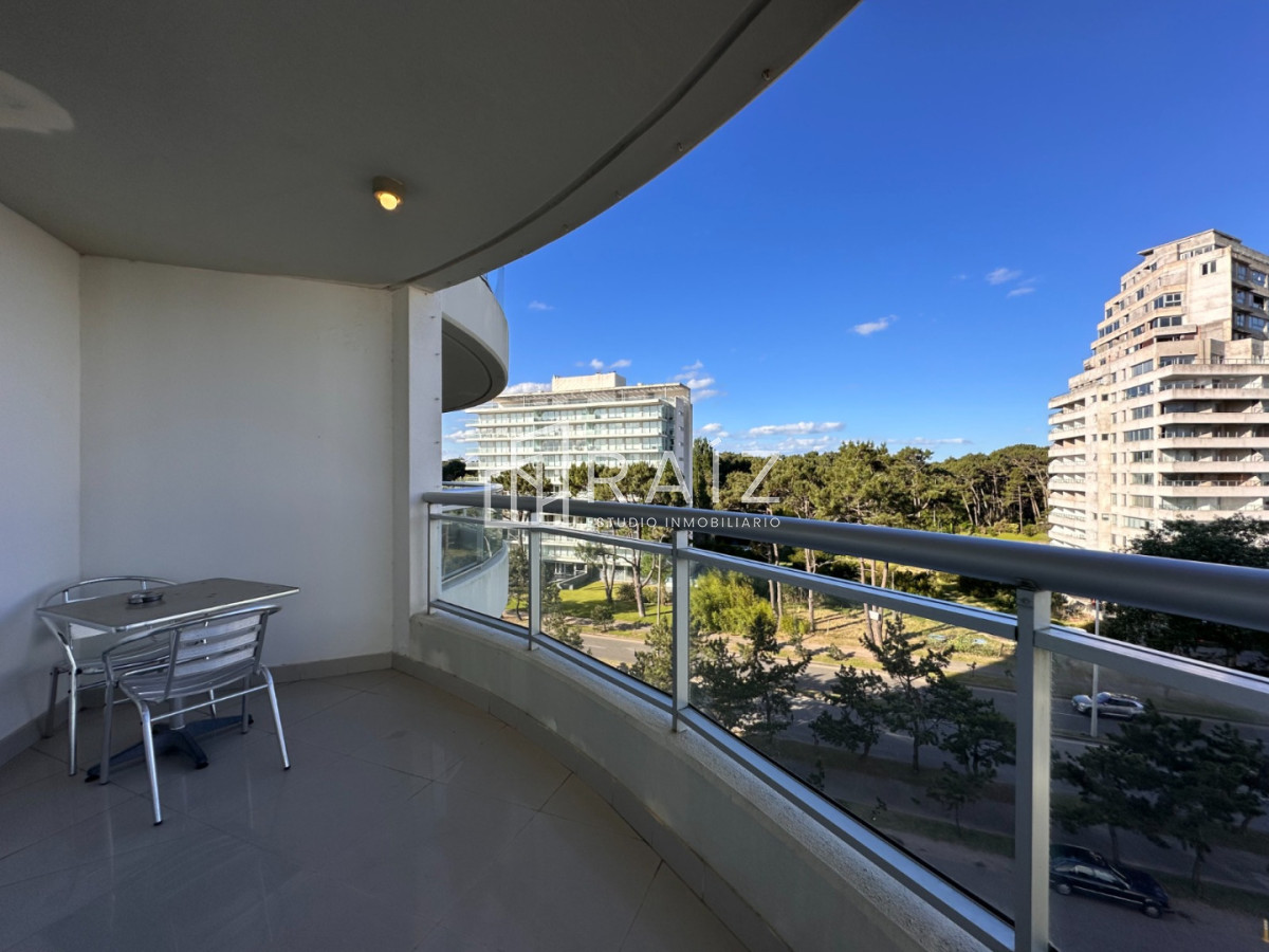 Apartamento ID.11739 - Hermoso apartamento en venta de 3 dormitorios y dependencia en Punta del Este.